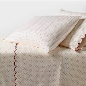 Full Performance Sheet Set Ivory Printed
Dot with Red Scallop Hem-Threshold